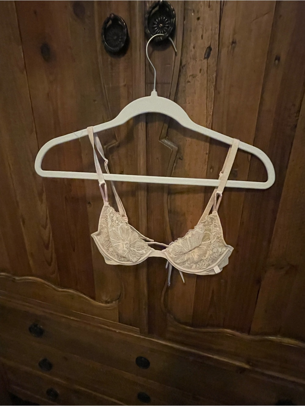 Victoria's Secret Lace Underwire Bra in Pale Pink